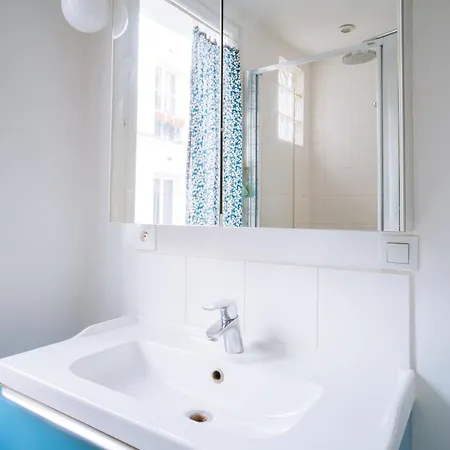 Quirky 1 Bedroom Flat In Paris