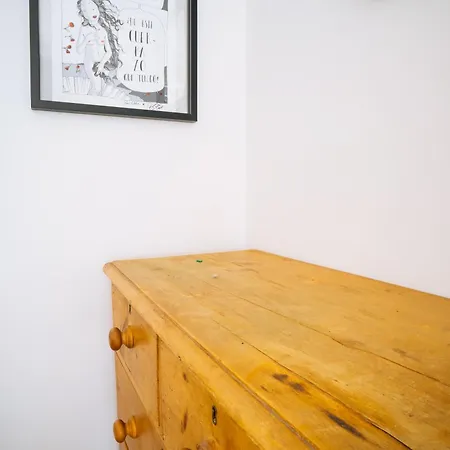 Quirky 1 Bedroom Flat In